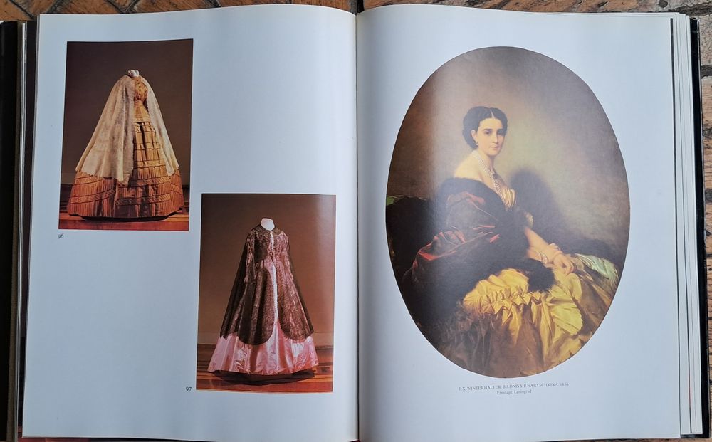 Книга .Костюм в России XVIII-начала XX века.Das Kostum в России. 18. b