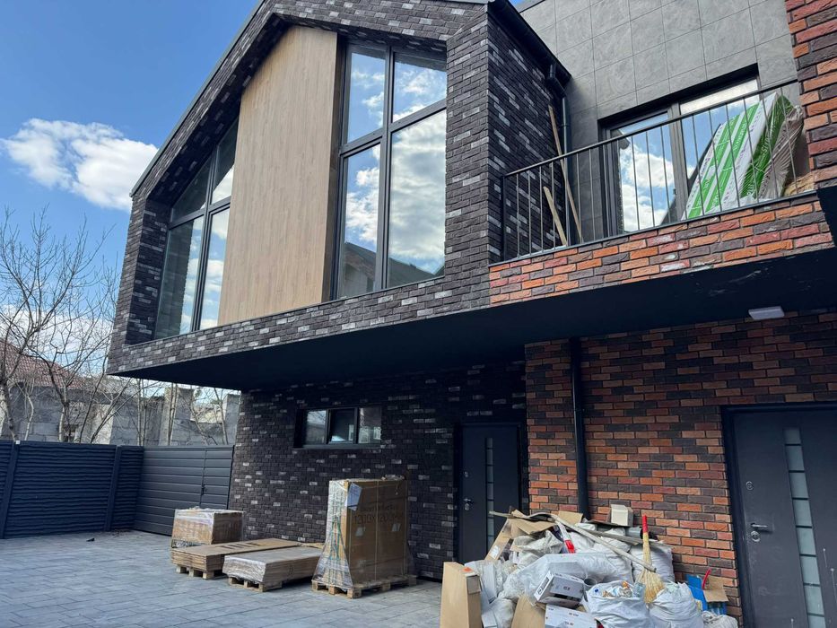 Дуплекс у центрі Ірпеня! Центральні комунікації,Газове опаленння. БЕЗ%