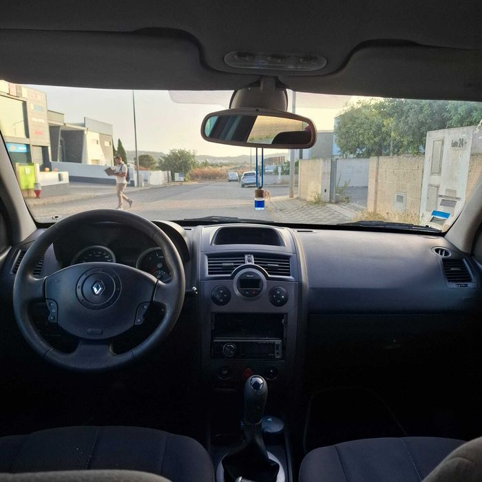 Renault Megane de 2003 em bom estado com poucos KMS