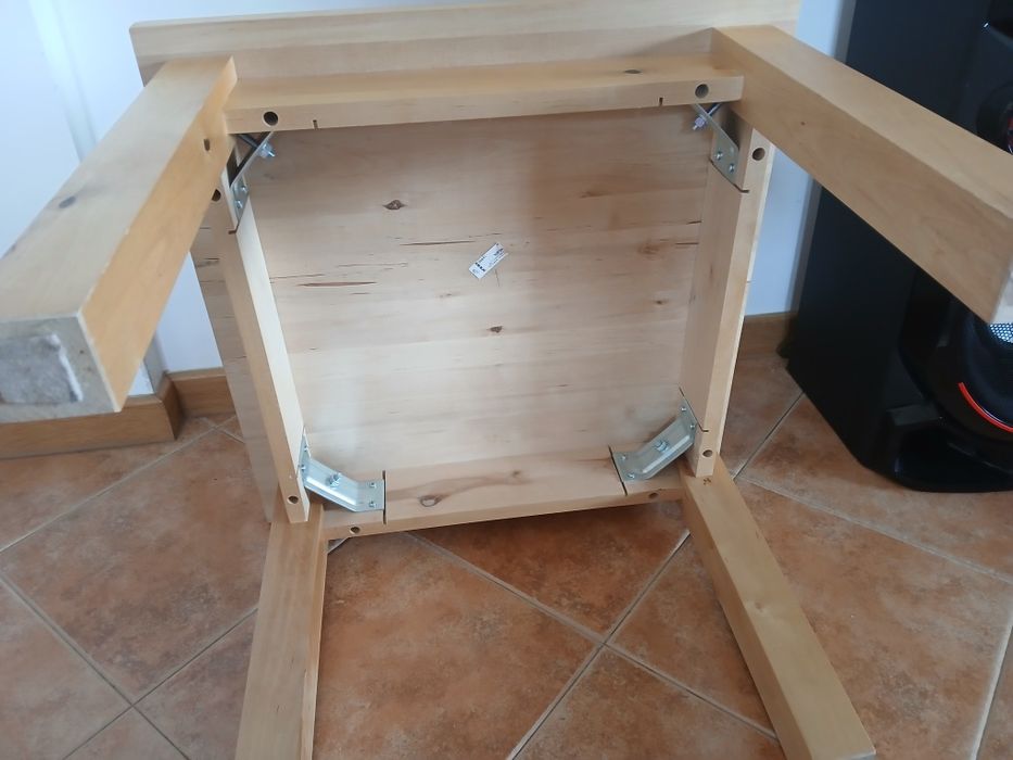 Mesa de apoio do IKEA em madeira maciça