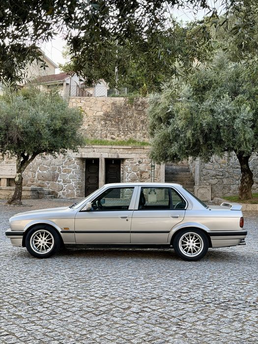 BMW E30 324TD Clássico