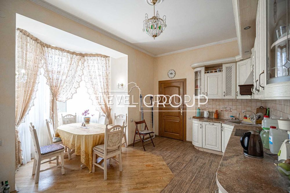 Елітний заміський будинок 419 м² з повноцінним цокольним поверхом у закритому котеджному містечку