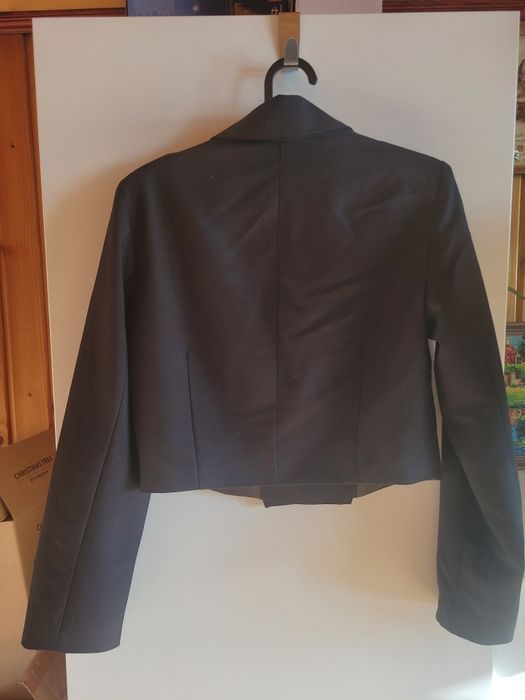 Czarna krótka marynarka