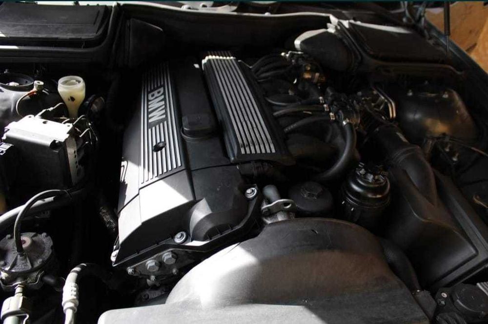 BMW E39 528iA _ Para Peças