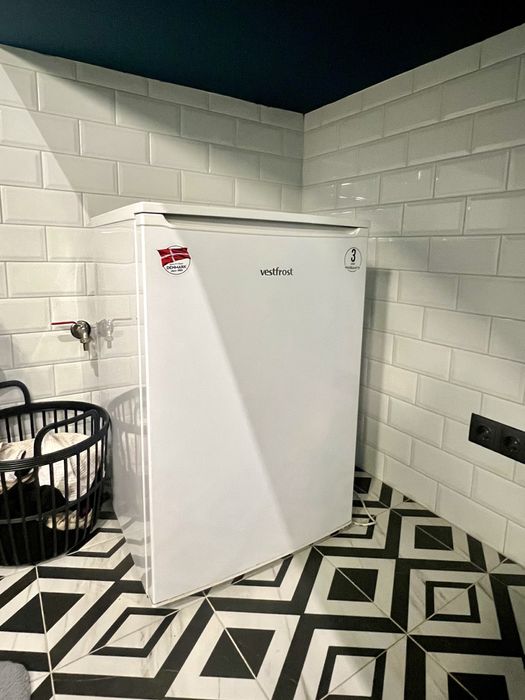 Морозильна камера VESTFROST CMF103W