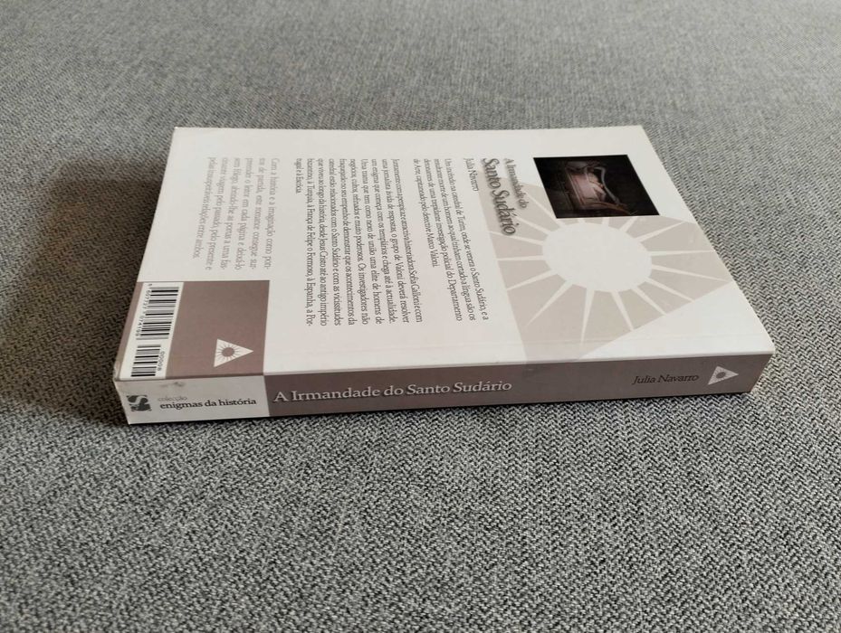 Livro " A Irmandade do Santo Sudário" de Julia Navarro