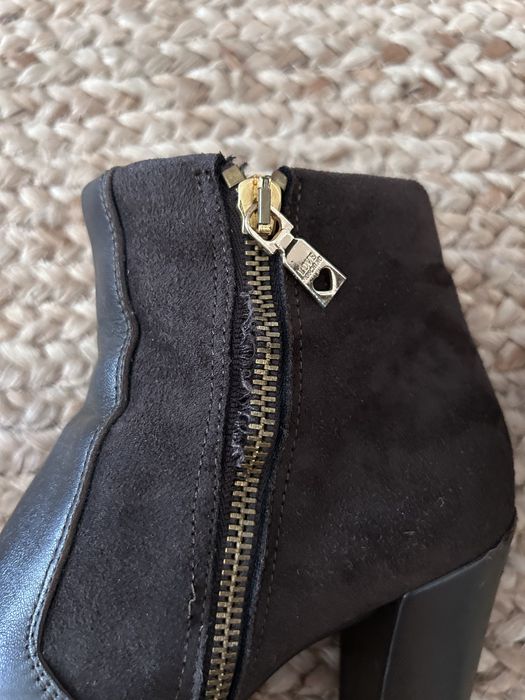 Sapatos Moshino castanhos