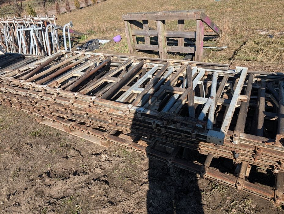 Płoty dla bydła, krów drabina paszowa, wygrodzenia samozatrzaskujace