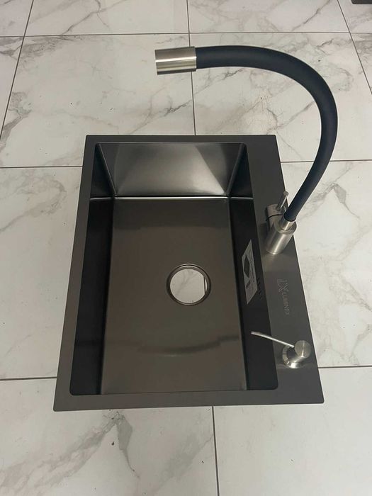 Кухонная мойка Luminex 6045 черная и смеситель для кухни черный гибкий