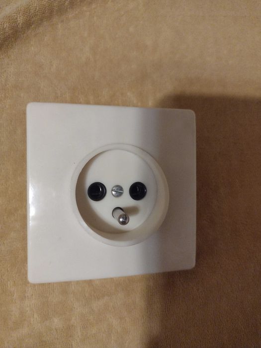 Gniazdko PRL białe