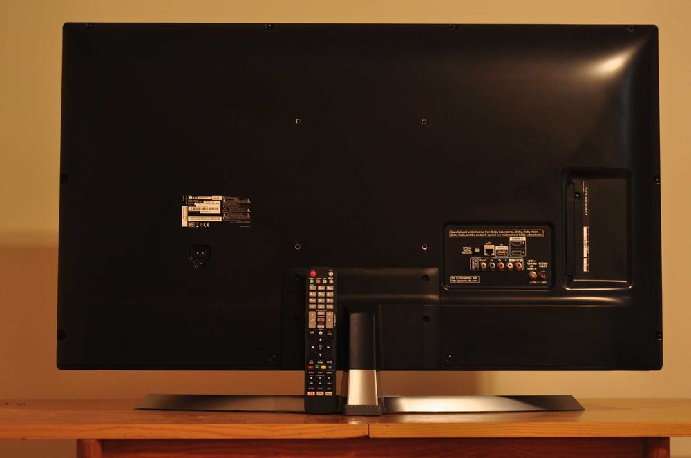 televisão LG smart tv 4K ultra HD WiFi tamanho 43" em excelente estado