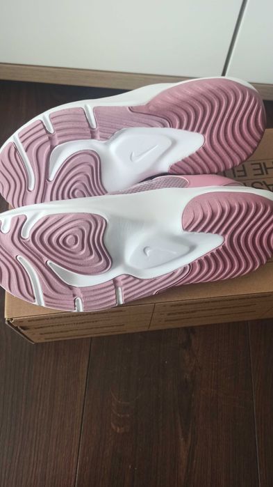 NOWE nike legend Essential 3 nn