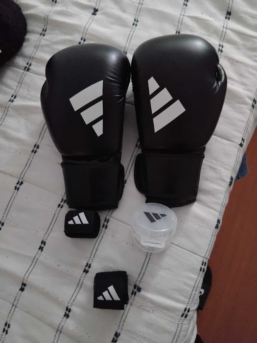 Luvas de box com ligaduras e boqueira