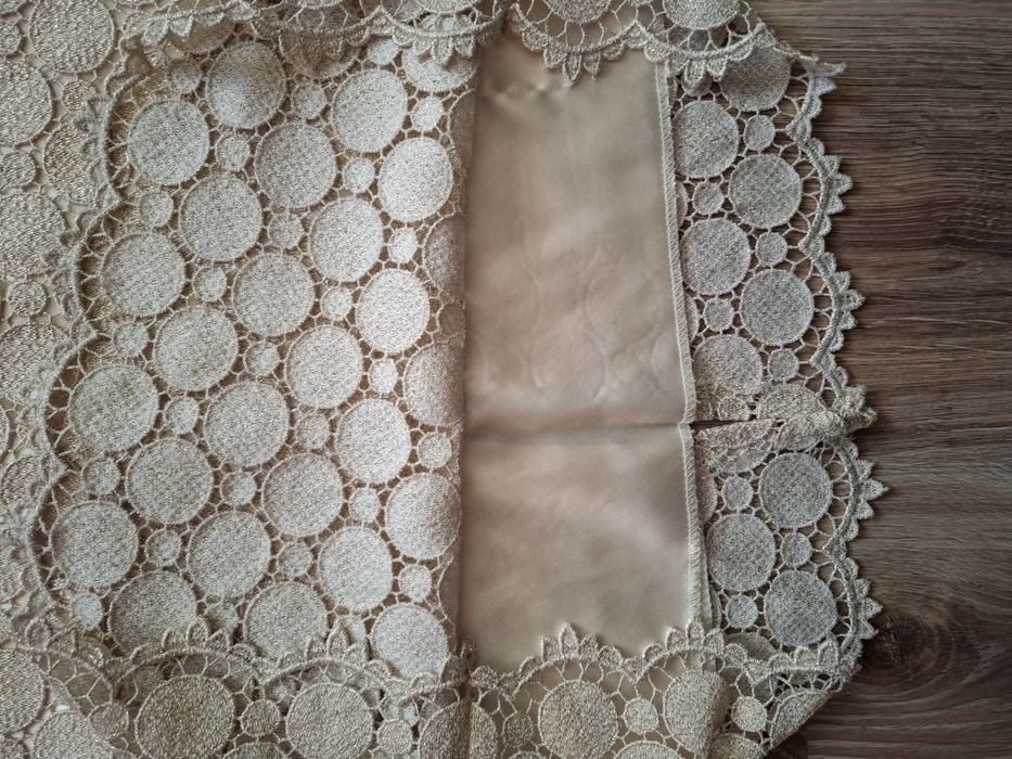 Sukienka koronkowa złota rozm. 50