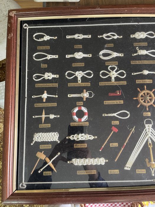 Quadro de nós de marinheiro com objetos náuticos – para restauro