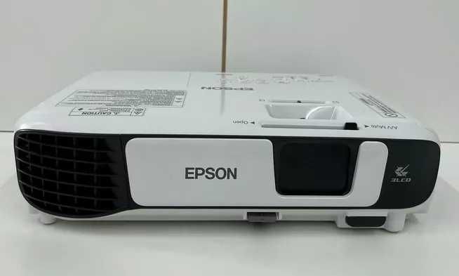 Projektor rzutnik EPSON i EKRAN F-VAT na wynajem wynajmę głośniki