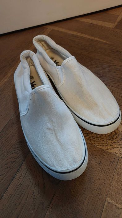 Nowe białe wsuwane trampki - rozmiar 39