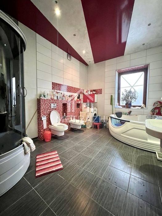 Продам будинок на Холодній горі з ремонтом ,198м2