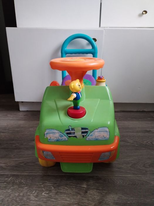 Толокар машина з ручкою