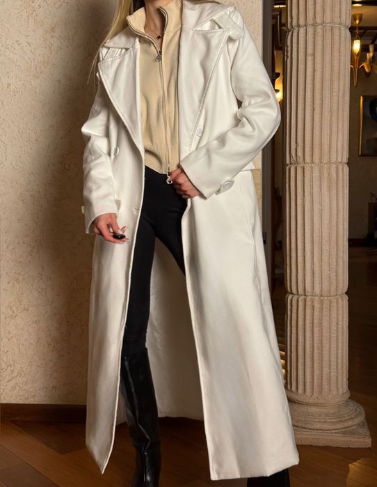 Жіноче пальто з поясом