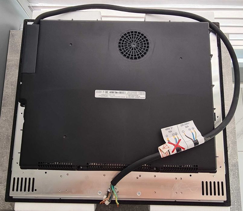 Продаю индукционную варочную панель SAMSUNG состояние б/у рабочая