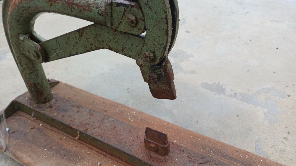 Maquina cortar telha