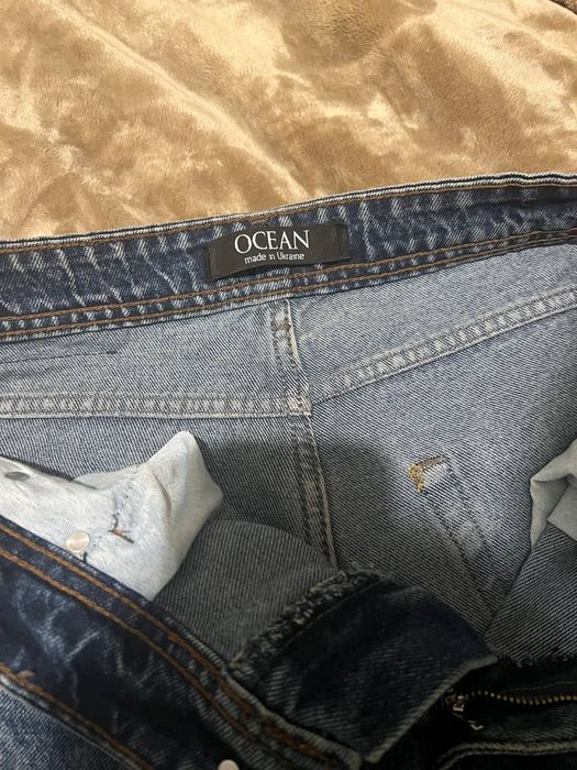niebieskie dżinsy