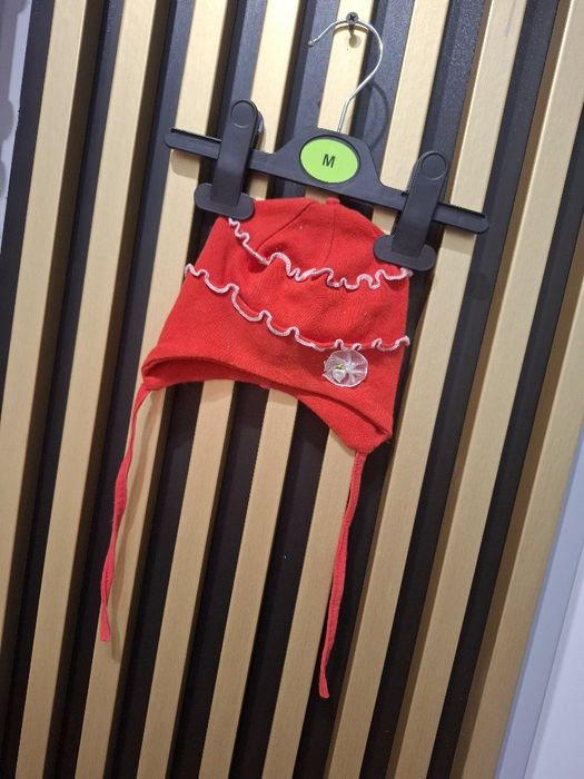 Czerwona czapka dla noworodka 56