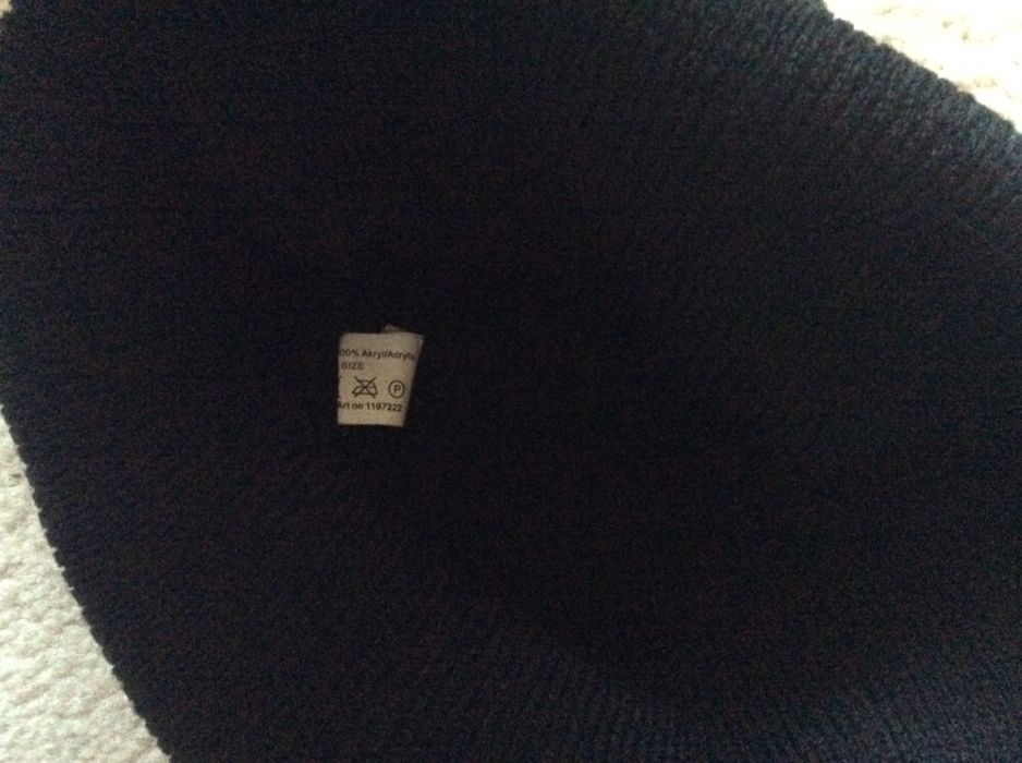 Czarna czapka - firmowa