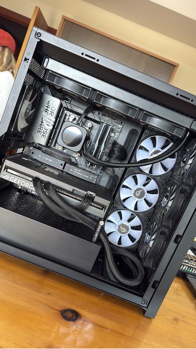 Extreme Gaming Rig Rtx5090/Amd Ryzen 7 9800X3D