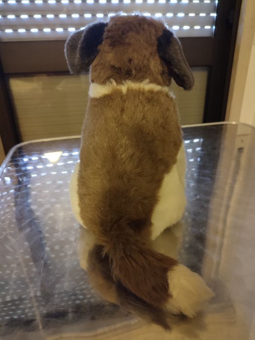 Cão de peluche antigo e novo