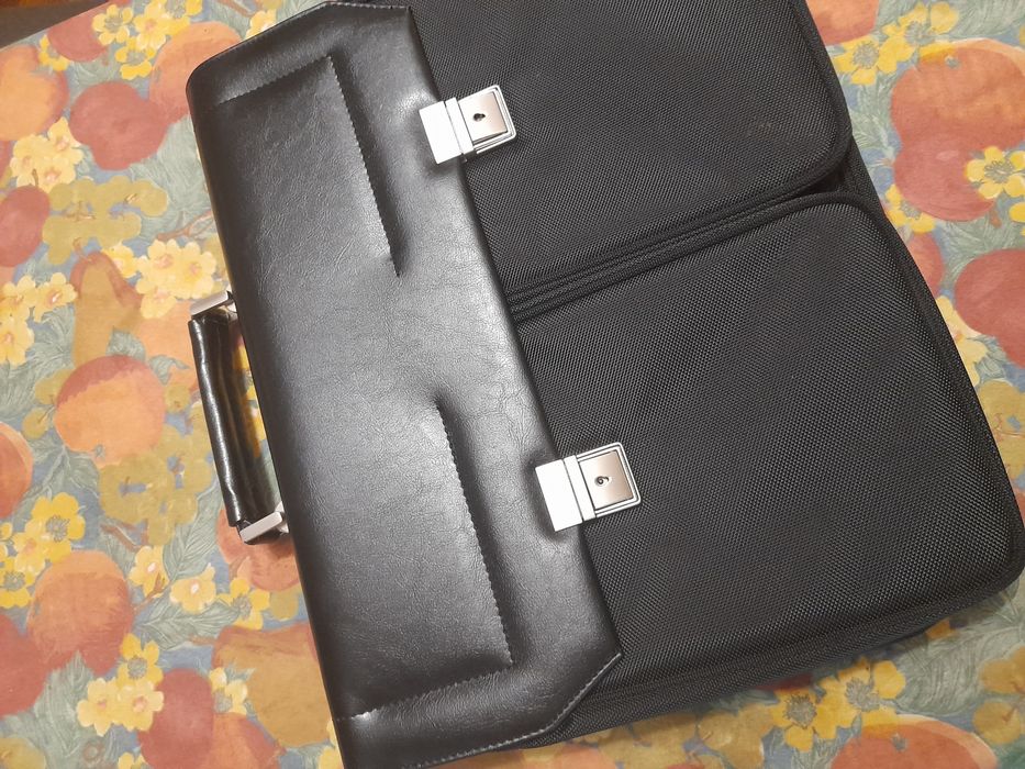 Подарунок?  Портфель VERSO кожа+текстиль