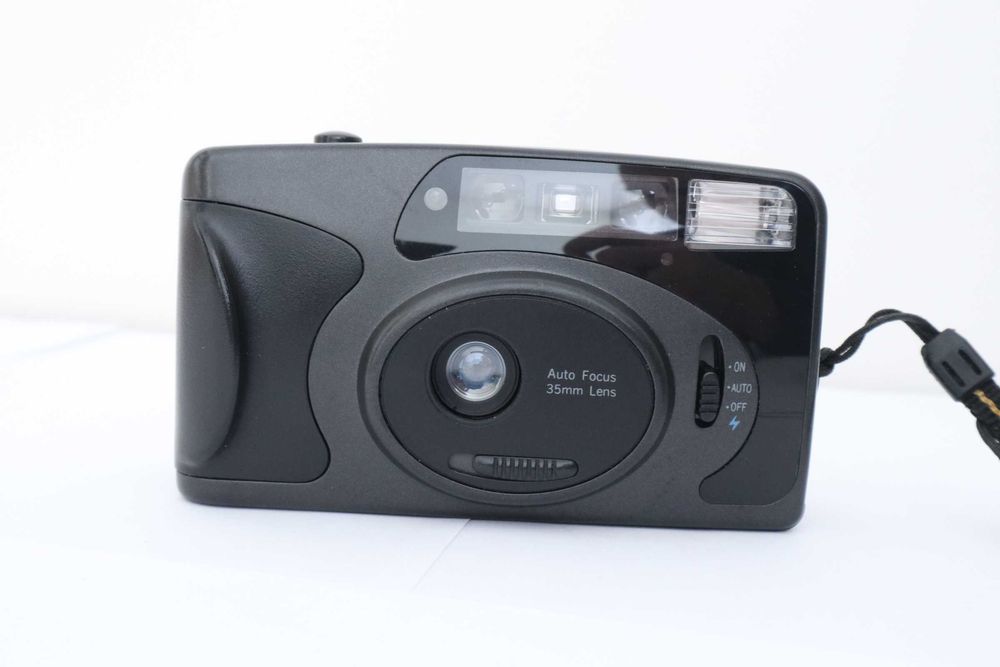 Aparat analogowy AUTO FOCUS 35 mm lens retro PRL z pokrowcem