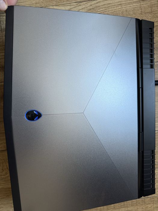 Dell Alienware ноутбук
