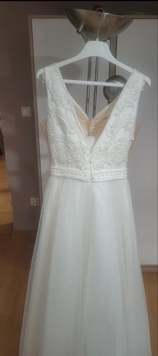 Suknia ślubna koloru Ivory