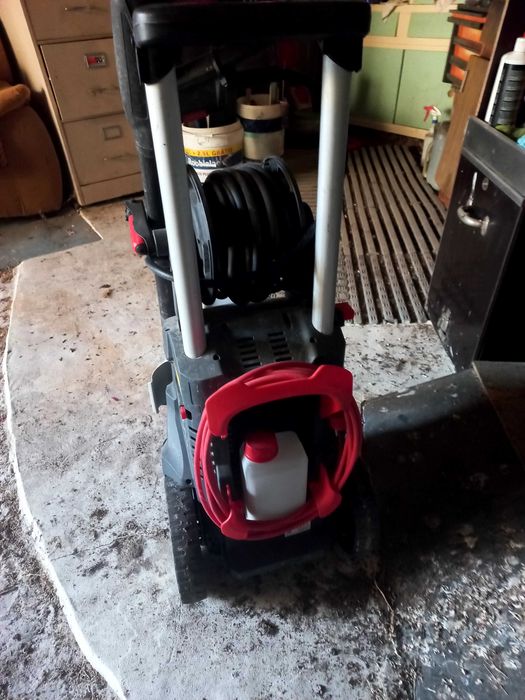 Máquina de pressáo ,com pouco uso..Está em bom estado de funcionamento