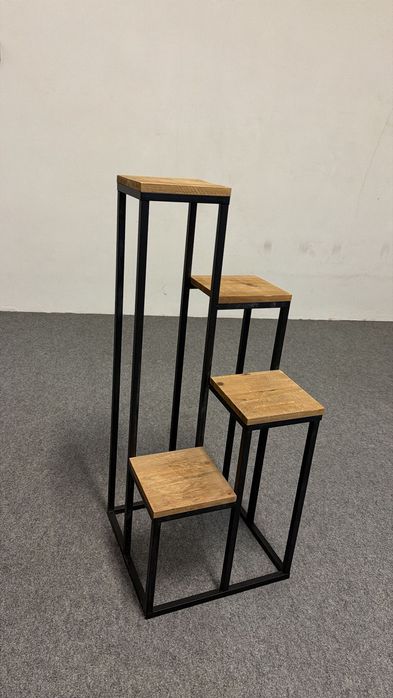 Suporte para plantas em metal