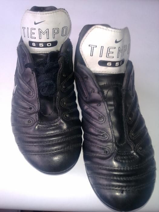 Korki "Nike" mał rozmiary 23,5 oraz 22 cm.