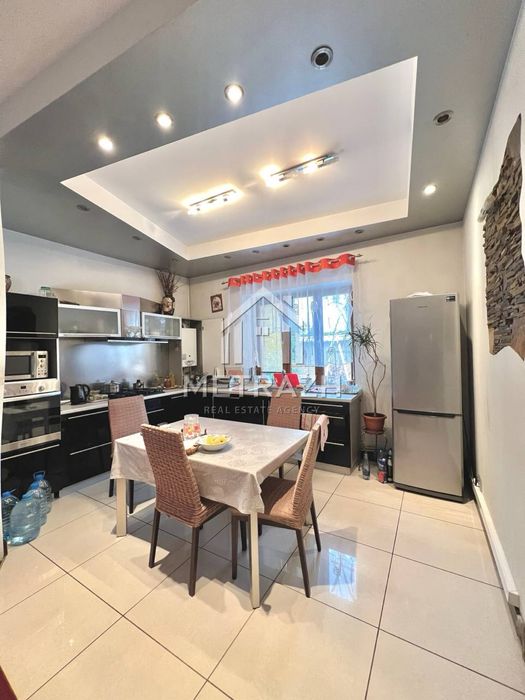 Продам будинок на Холодній горі з ремонтом ,198м2