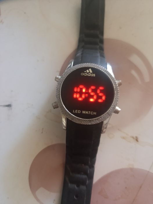 Часы Adidas , отличные