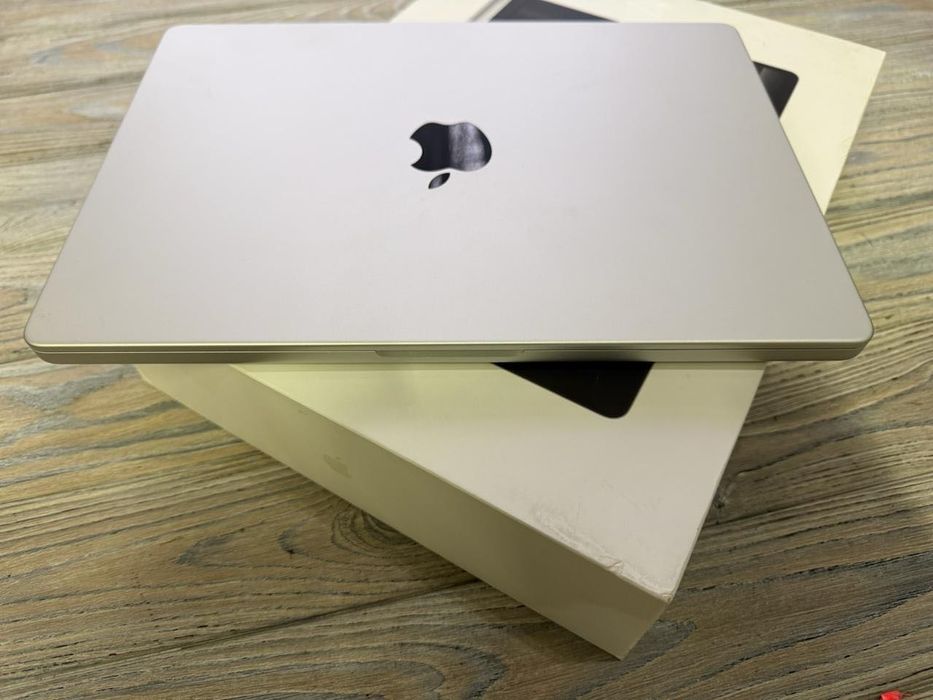 Macbook Pro 14 2024 M3 PRO 16 cores  18/512gb silver mrx63 1.500$
