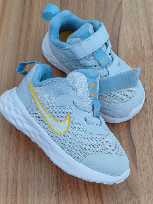 Nike Revolution 6 дитячі літні кросівки кросовки сітка 21-22р