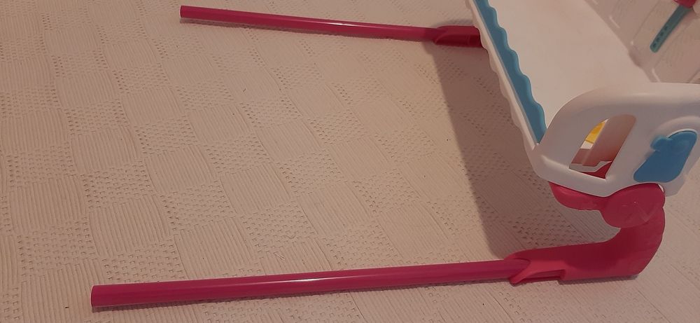 Cama de bebé marca Nenuco para crianças,com acessórios