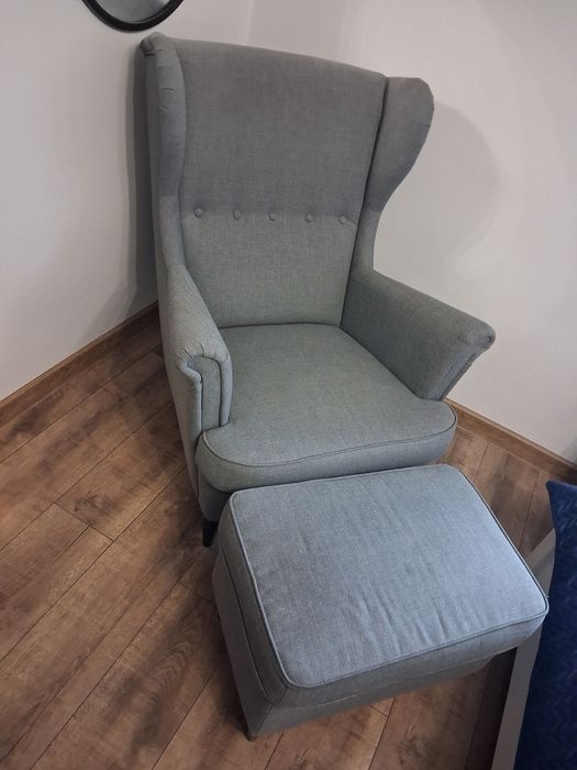 Fotel uszak z podnóżkiem ikea