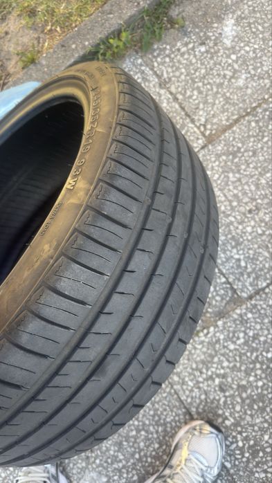 Opona letnia 245 35 R19