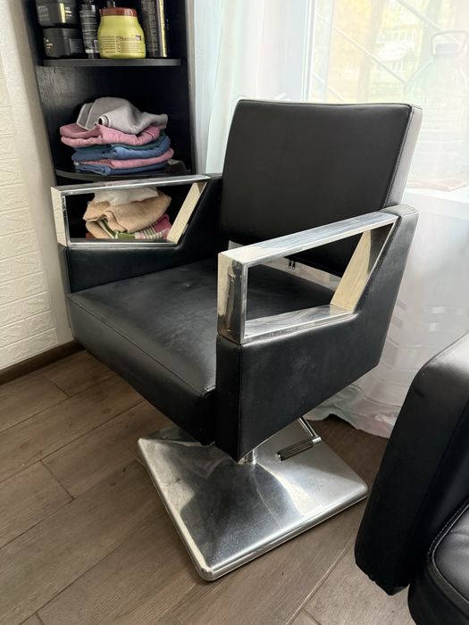 Перукарське крісло/парикмахерское кресло