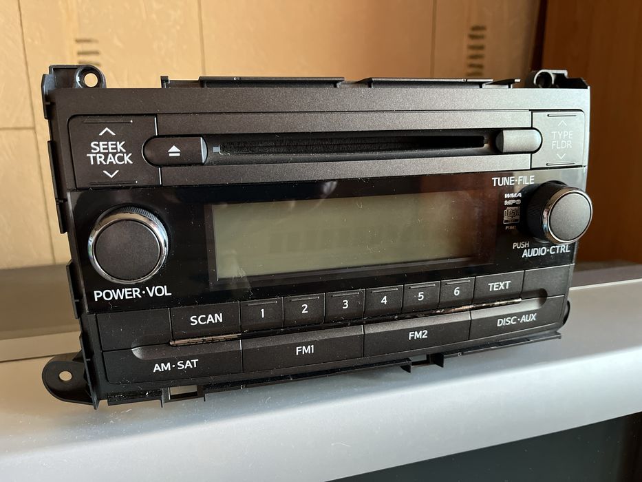 Продам оригінальну магнітолу для Toyota Sienna III