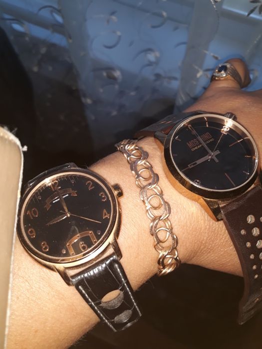 Продам часы MOSCHINO.