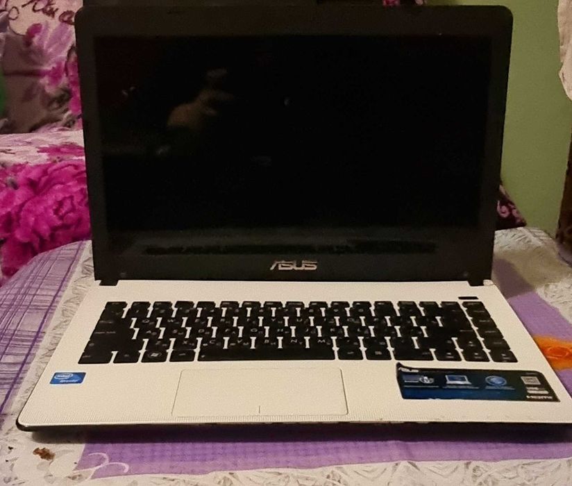 Продаю ноутбук на запчастини або під відновлення