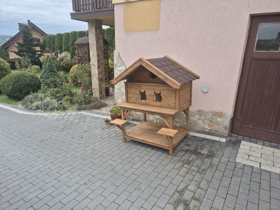 Buda dla trzech  kotów
